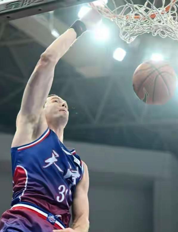 kaiyun官方-天津男篮111-86送四川37连败 维纳莱斯25分